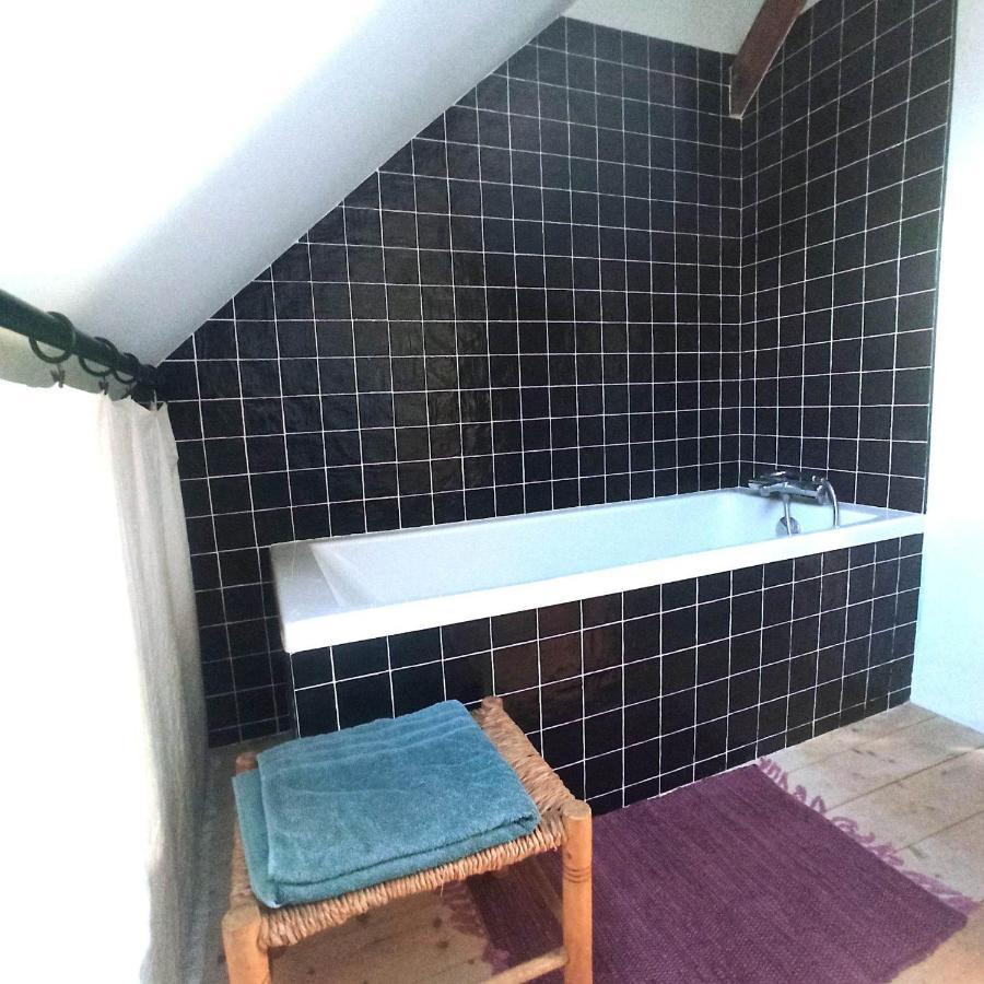 Chambre Dans Atelier D'Artiste Bed & Breakfast เลอม็องส์ ภายนอก รูปภาพ