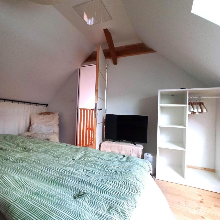 Chambre Dans Atelier D'Artiste Bed & Breakfast เลอม็องส์ ภายนอก รูปภาพ